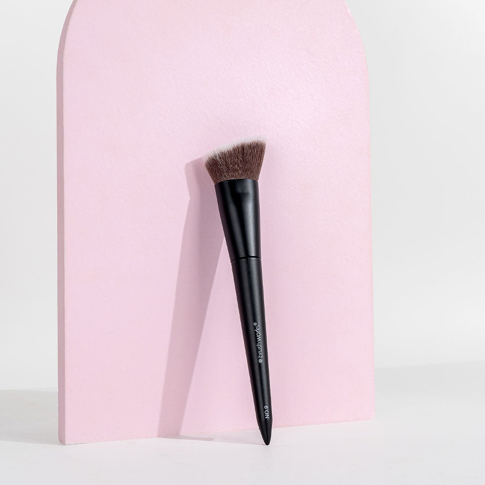 Brushworks No. 9 Angled Flat Top Foundation Buffing Brush