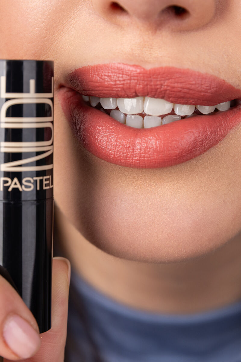 Pastel Nude Lipstick  4.3 gr